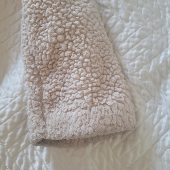 Uniqlo Sherpa Fleece Jacket Size Small Beige Cream Fair Condition - Picture 6 of 8